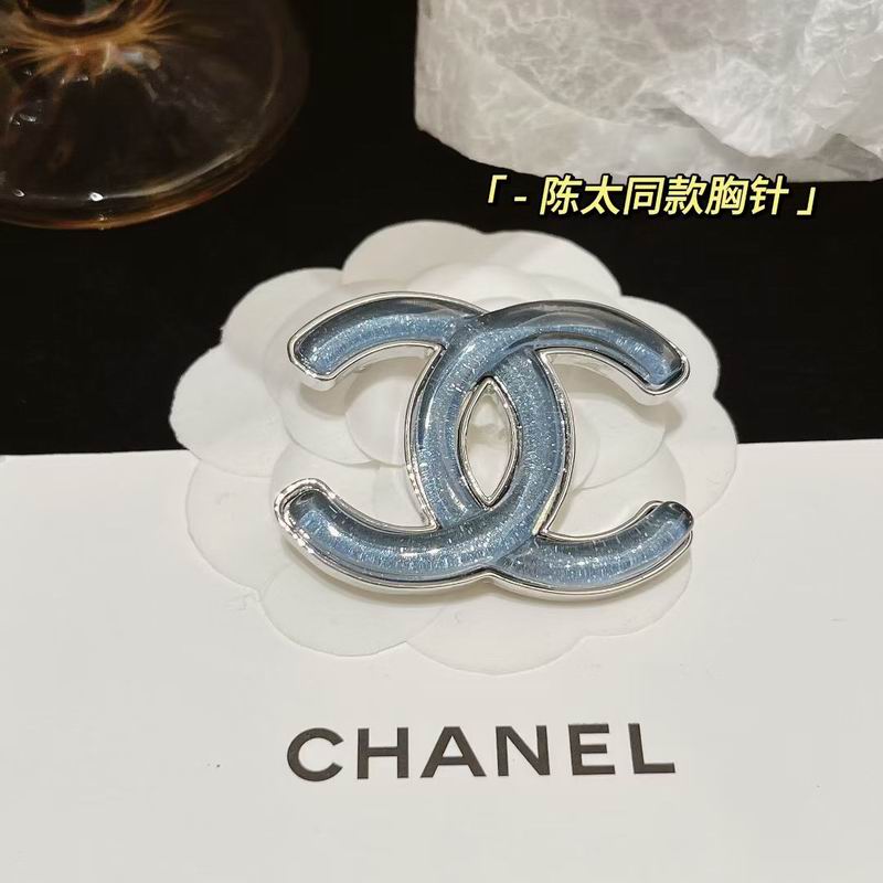 Chanel Brooch 03yxs220